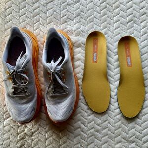 HOKA - Arahi 6 - Size 9 - Good Condition! 🌟BRAND NEW INSOLES🌟